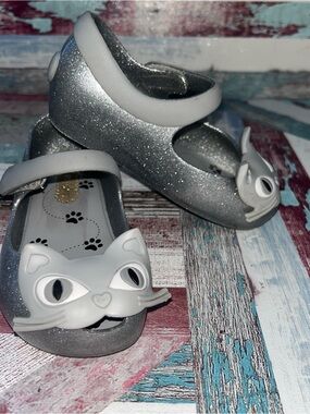 Mini Melissa Ultra Girl II Alice W Mary Jane Flats Sandals Cats EUC
SZ 7 Toddler